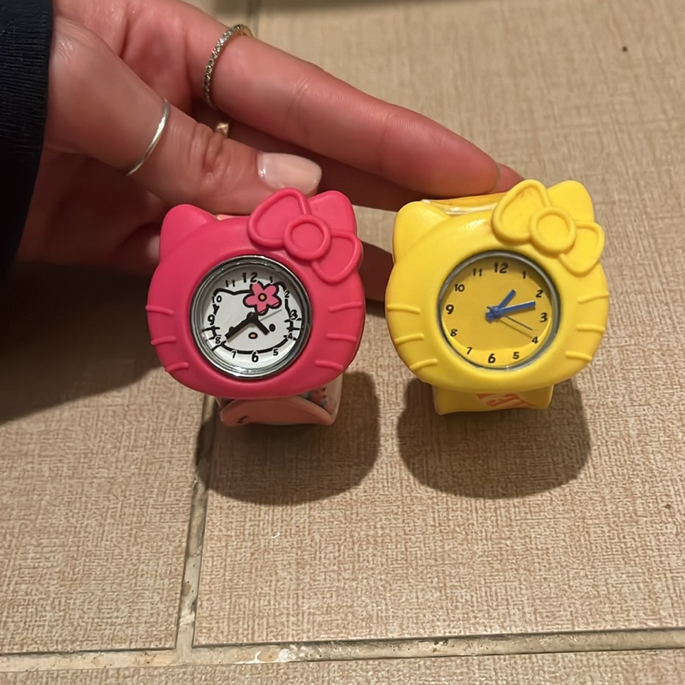 2 Functional Hello kitty slap band watch